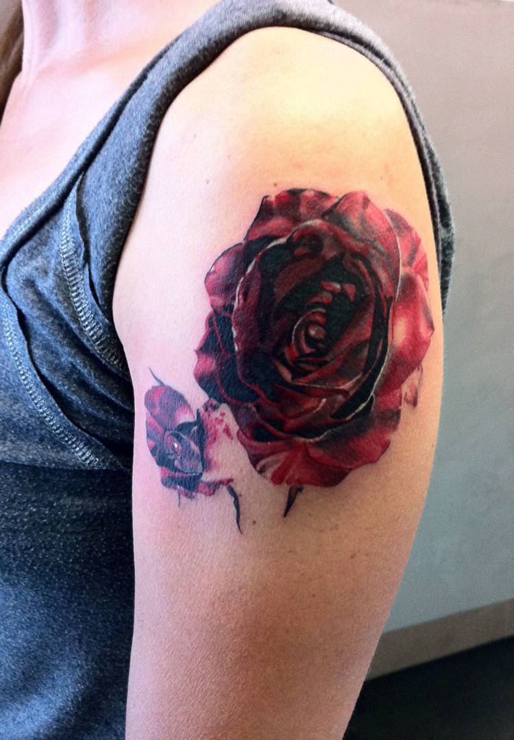 Tattoo cover with a red rose by Virginie Tatouage