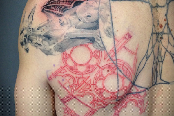 Tatouages de gargouilles gothiques, de rosaces de cathédrale et de l'homme de vitruve