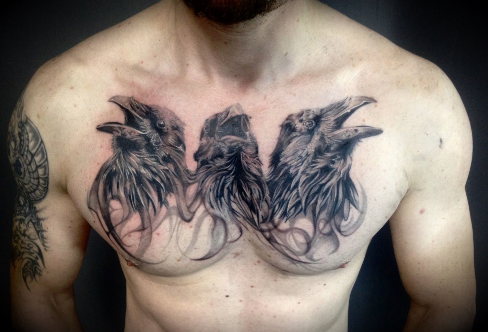 Raven and crow realistic tattoo by Virginie Tattoo in Strasbourg city