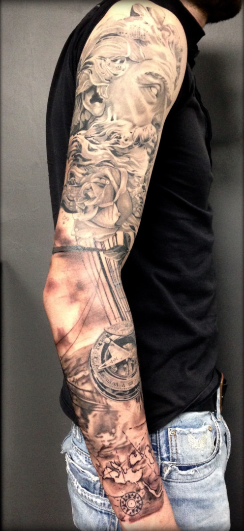 Full arm realistic mythologique tattoo by Virginie Tatouage