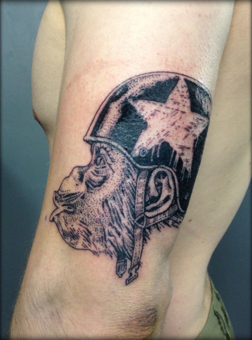 Tattoo of a illustration of a gorilla by Virginie Tatouage Strasbourg