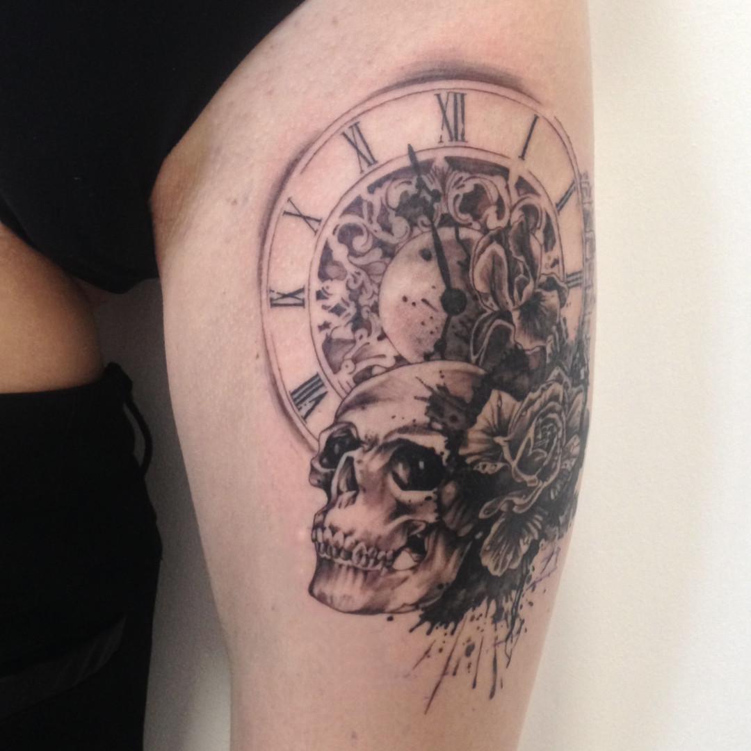 Skull tattoo by Virginie Tatouage Strasbourg